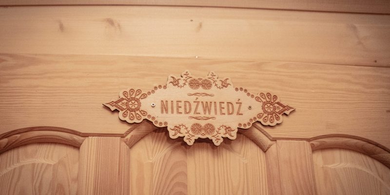 Niedźwiedź drzwi